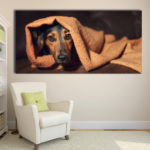 Tableau Petit chien sous des couvertures Tableau Animaux Tableau Chien