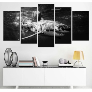 Tableau requin effrayant à la surface. Bonne qualité, original, accrochée sur un mur au dessus d'une table dans un salon
